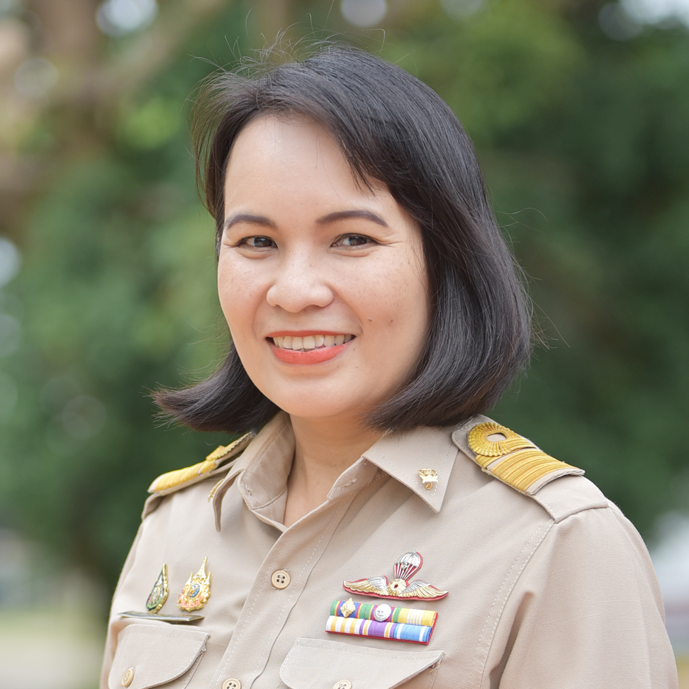 นางแพรวไพลิน ศศิทัตต์